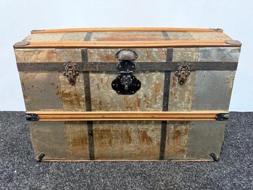 Kist - Hout, Metaal - Amerikaanse reiskoffer, Antiek en Kunst, Curiosa en Brocante