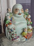 Lachende Boeddha met vijf kinderen – Chinese porselein XXe –