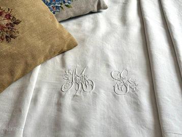 Linge de maison française .Superbe DRAP en lin . Monogramme