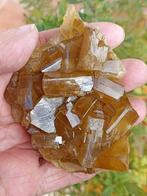 Baryte jaune miel sur Fluorite. cristaux tabulaire - Hauteur