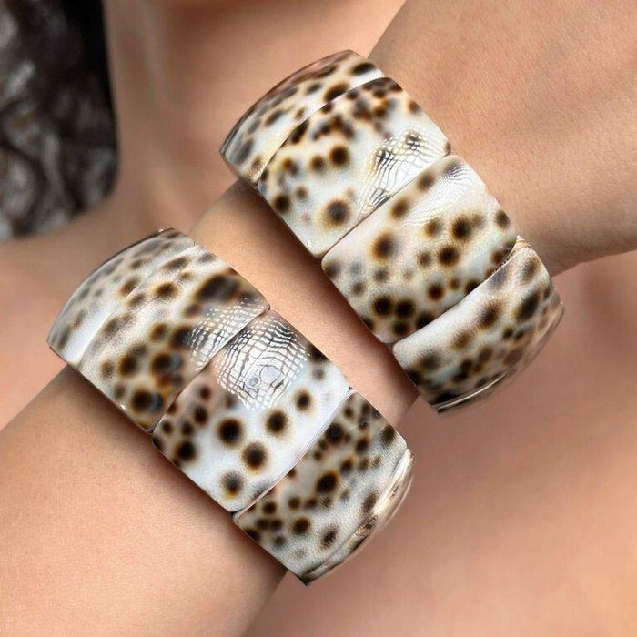 Set van 2 armbanden van schelp Cyprea Tigris, met, Verzamelen, Mineralen en Fossielen