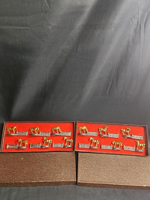 Messensteun (12) - Metaal, Antiek en Kunst, Antiek | Meubels | Tafels