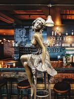 Beeld, Bronze Lady on Barstool 26cm - 26 cm - Brons