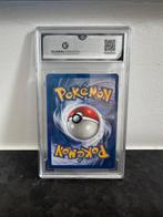 Pokémon - 1 Graded card - Mackogneur, Machamp 8/102 First, Hobby en Vrije tijd, Verzamelkaartspellen | Pokémon, Nieuw
