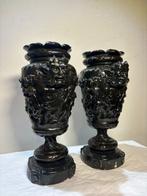 Vase - Vases néoclassiques avec reliefs de putti et de, Antiek en Kunst