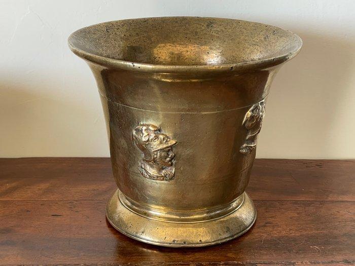 Mortier au décor Renaissance inspiré de Filippo Negroli -, Antiek en Kunst, Antiek | Overige Antiek