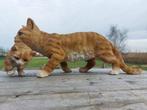 Beeld, garden statue 50 cm long cat with kitten - 20 cm -