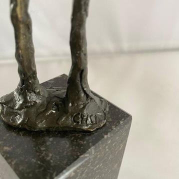 Beeldje - Abstracte bronzen beeld van twee dansende figuren