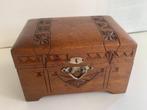 Friese houtsnij meester - Kist (2) - Kistje - Kersenhout -, Antiek en Kunst, Curiosa en Brocante
