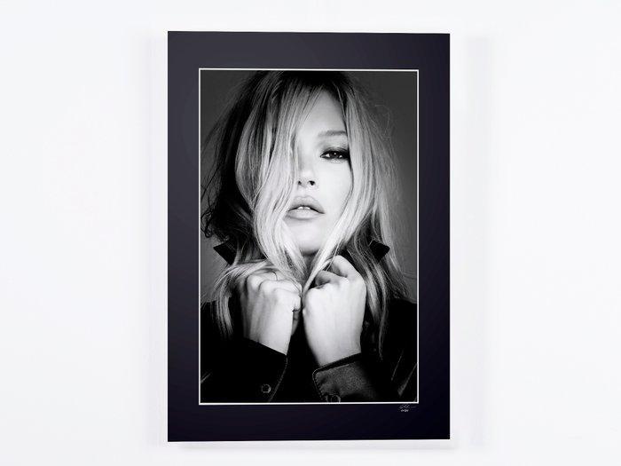 KATE MOSS - Portrait - Fine Art Photography - Luxury Wooden, Verzamelen, Film en Tv