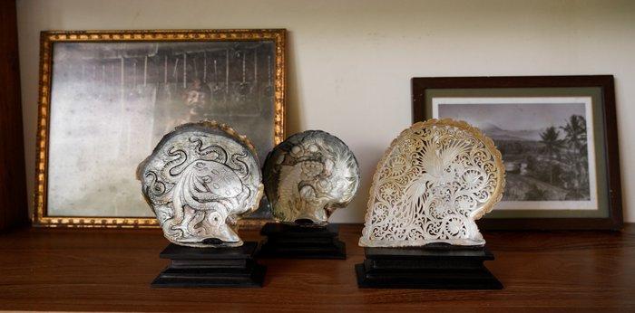 Fijn gegraveerde parelmoer schelp - Boeddha beeldhouwkunst -, Antiek en Kunst, Kunst | Designobjecten