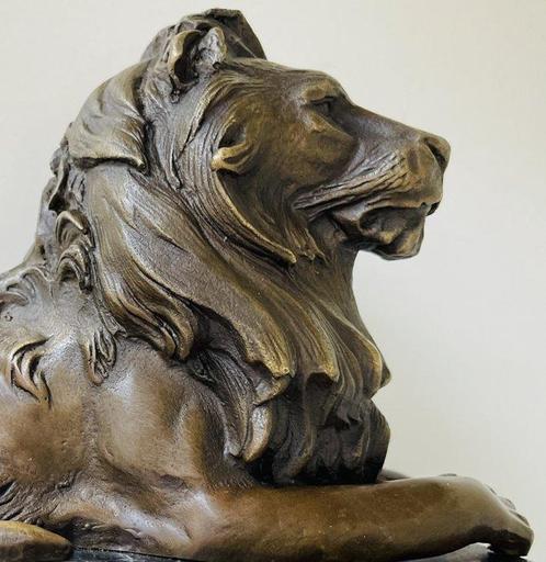 Bayye - Statue, XXL- Liggende Afrikaanse leeuw-gepatineerd, Antiek en Kunst, Curiosa en Brocante