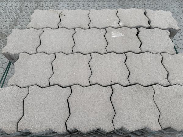 Veiling - 113 M2 Betonsteen Bruin Met Facet 22,5x22,5x8 Cm, Tuin en Terras, Tegels en Klinkers, Nieuw