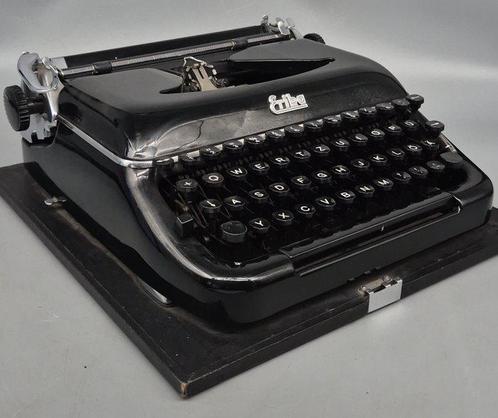 Erika 10 - Machine à écrire - 1930-1940, Antiek en Kunst, Kunst | Designobjecten