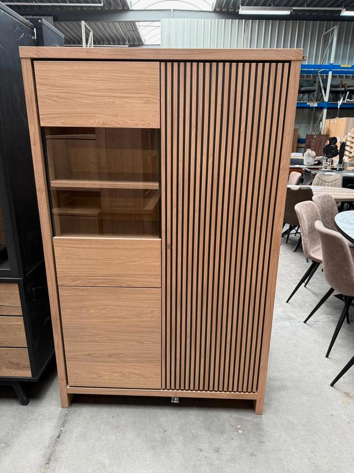 Levanzo vitrine, blond oak, Huis en Inrichting, Kasten | Vitrinekasten, Nieuw, Metaal, Overige materialen