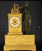 Figurale pendule Empire Brons - 1800-1850 - Euterpe speelt, Antiek en Kunst