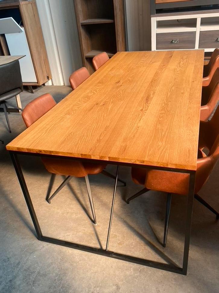 Ravenna eettafel, geborsteld eikenhout (nieuw, outlet), Huis en Inrichting, Tafels | Eettafels, Nieuw, Eikenhout, Metaal