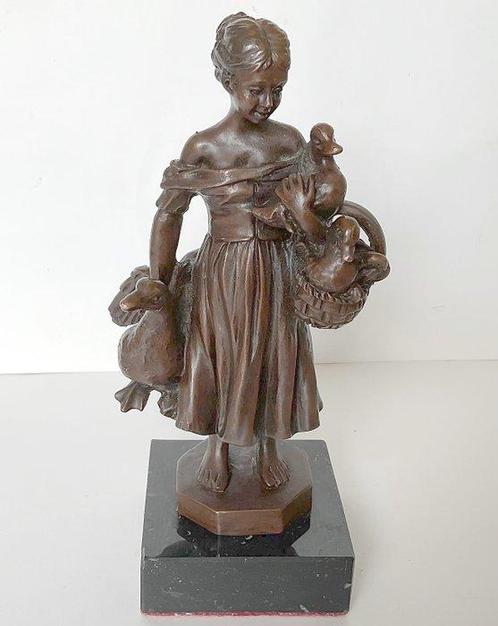 Image - Jeune femme avec une oie et des canards - Bronze, Antiquités & Art, Curiosités & Brocante