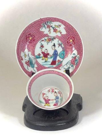Tasse à thé et soucoupe, Prix de réserve non fixé -