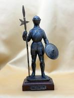 sculptuur, Decorative metal sculpture of a medieval