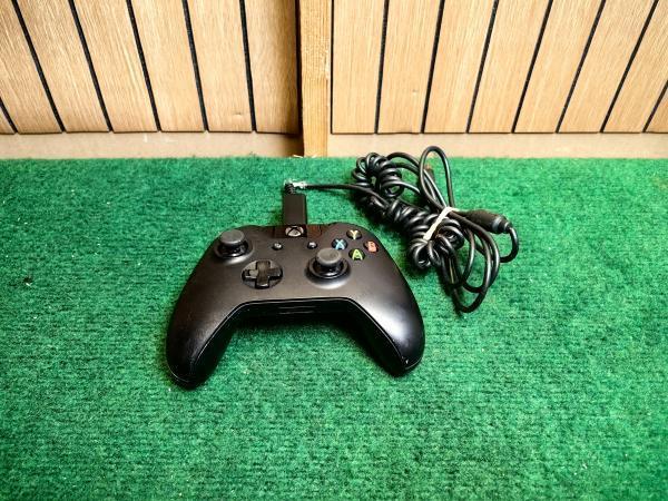 Veiling - Wired Xbox Controller - In Goede Staat, Games en Spelcomputers, Spelcomputers | Xbox | Accessoires, Gebruikt