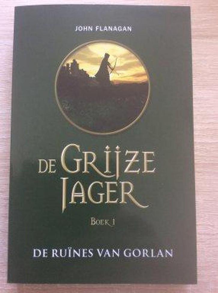 De grijze jager Boek 1 / De ruÃ¯nes van Gorlan 9789462290570, Boeken, Literatuur, Gelezen, Verzenden
