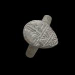 Middeleeuws versierde zilveren ring (Zonder minimumprijs), Antiek en Kunst