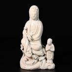 Figuur - Guanyin en porcelaine dit Blanc De Chine et son