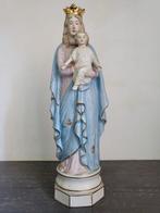 Beeldje - Madonna met vergulde kroon met Christus kind - 33
