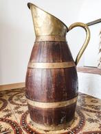 Kruik - Oude en enorme kan van hout en koper, wijnkan,, Antiek en Kunst