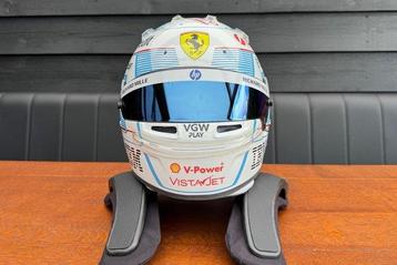 Ferrari - Charles Leclerc - 2025 - Casque replica avec beschikbaar voor biedingen