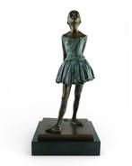 Figuur - Een bronzen beeldhouwwerk dat het Meisje van, Antiek en Kunst