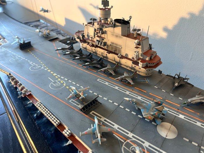 Modelschip - Russisch vliegdekschip Admiral Kuznetsov -, Kinderen en Baby's, Speelgoed | Overig