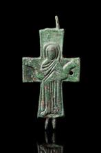 Byzantijns Bronzen kruisvormige plaquette van