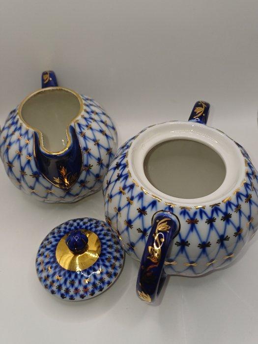 Lomonosov Imperial Porcelain Factory - Anna Yatskevich -, Antiek en Kunst, Antiek | Meubels | Tafels