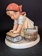 Statue, Goebel Hummel - Wash day - TMK5 - 10.5 cm -