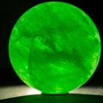 De magie van fluoriet: smaragdgroene bol. Pot - Hoogte: 81.4