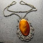 Exclusieve halsketting met hele steen van Baltisch amber,