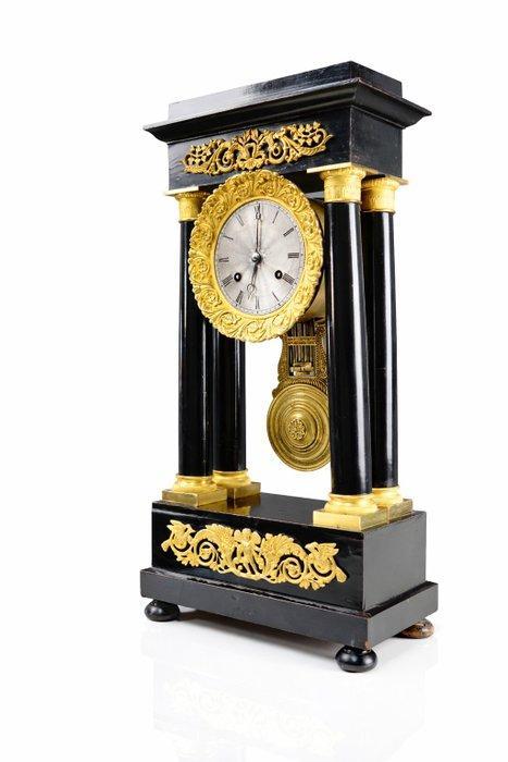 Portico klok - Etablissement Petit Biedermeier - Verguld, Antiek en Kunst, Antiek | Klokken