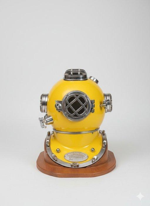 Duikhelm - UNIQUE XXL DIVING HELMET AND LAMP - Staal,, Antiek en Kunst, Curiosa en Brocante