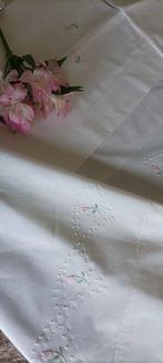 Ensemble complet de draps et taies élégants du coffre de