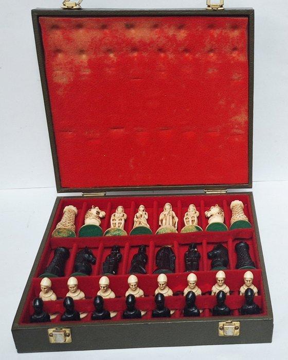 Schaakspel - Rey Arturo - Plastic, Antiek en Kunst, Antiek | Speelgoed