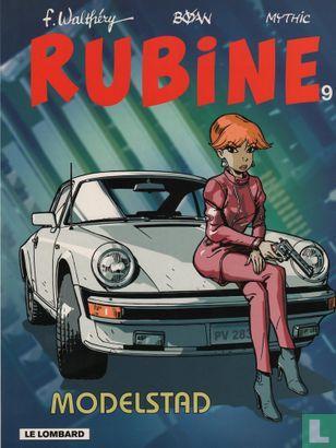Rubine - Modelstad - 2004, Boeken, Stripverhalen, Gelezen, Eén stripboek, Verzenden