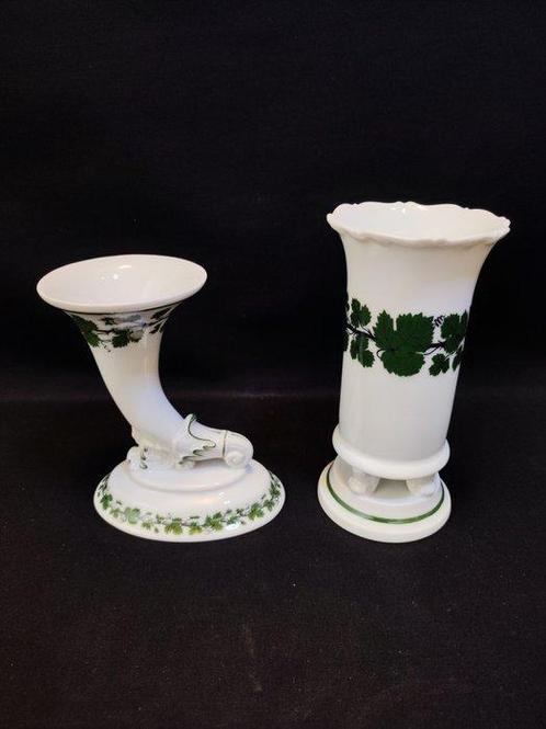 Meissen - Vaas (2) -  Set van 2 voetenvasen en wardervaas, Antiek en Kunst, Antiek | Meubels | Tafels