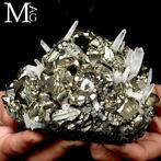 Magnifieke cluster Quartzkristallen op pyriet –, Verzamelen