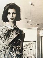 Michael Joseph (1941-) - Pretty brunette with doll in Harley, Antiek en Kunst, Kunst | Schilderijen | Modern