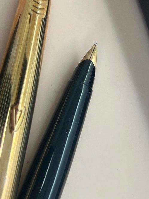 Parker 45 and Sheaffer in white lacquer - Sans Prix de, Verzamelen, Pennenverzamelingen
