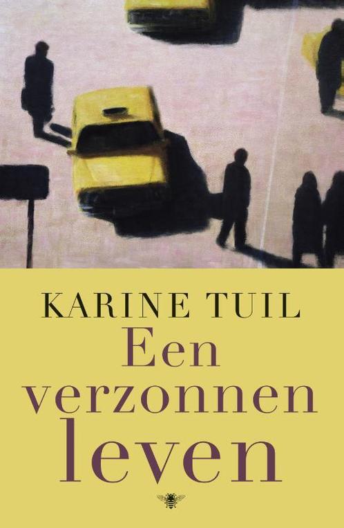 Een verzonnen leven 9789023486732 Karine Tuil, Boeken, Romans, Gelezen, Verzenden