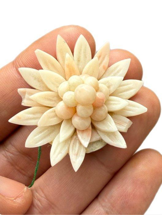 Prachtige bloemvormige broche, fijn uitgesneden en gemaakt, Antiquités & Art, Curiosités & Brocante