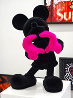 Patryk Konrad - Mickey loves touch, soft pop art resin, Antiek en Kunst